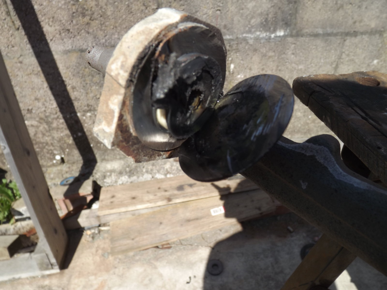 Upper ball joint removal 001.JPG