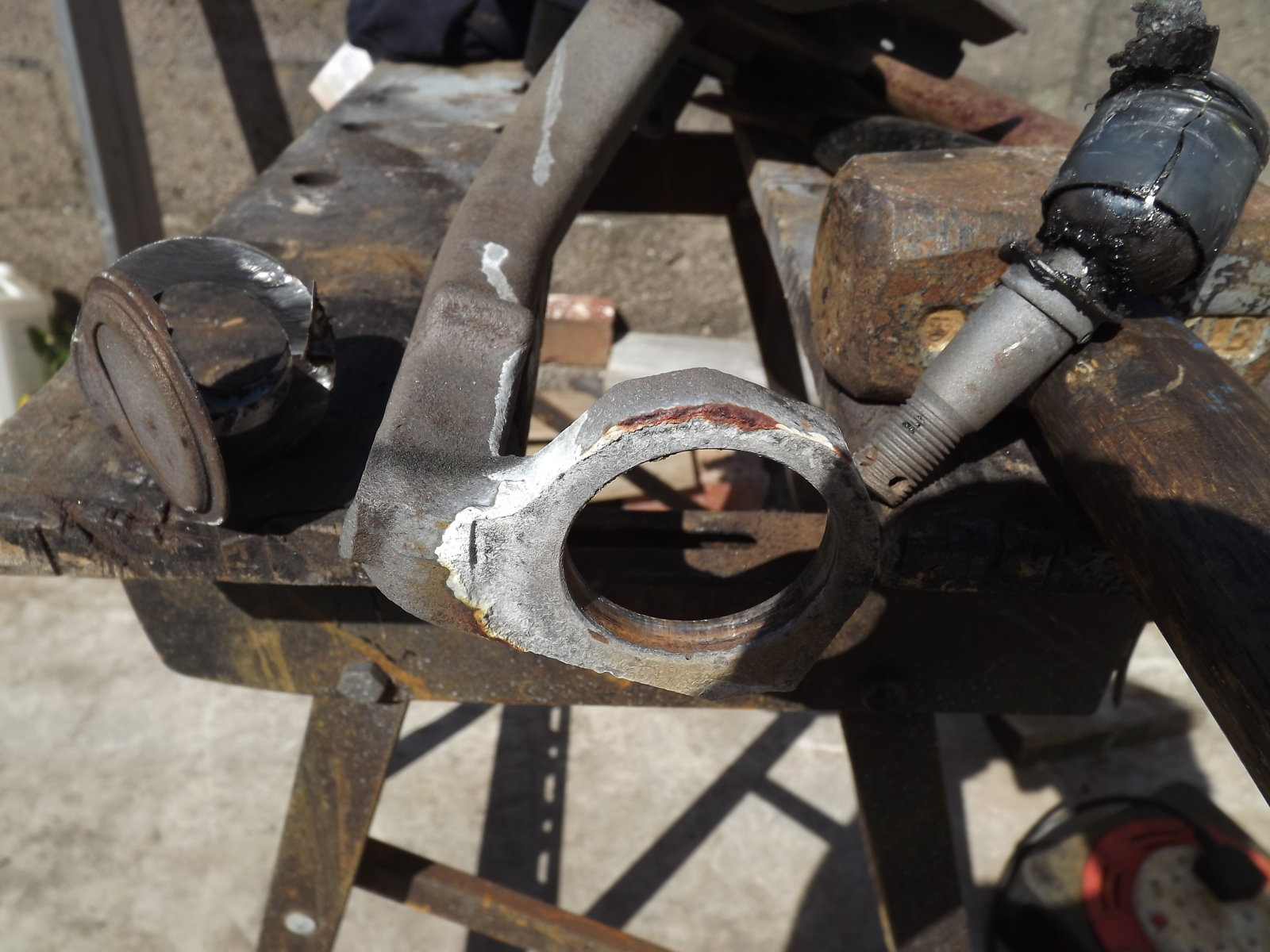 Upper ball joint removal 003.JPG