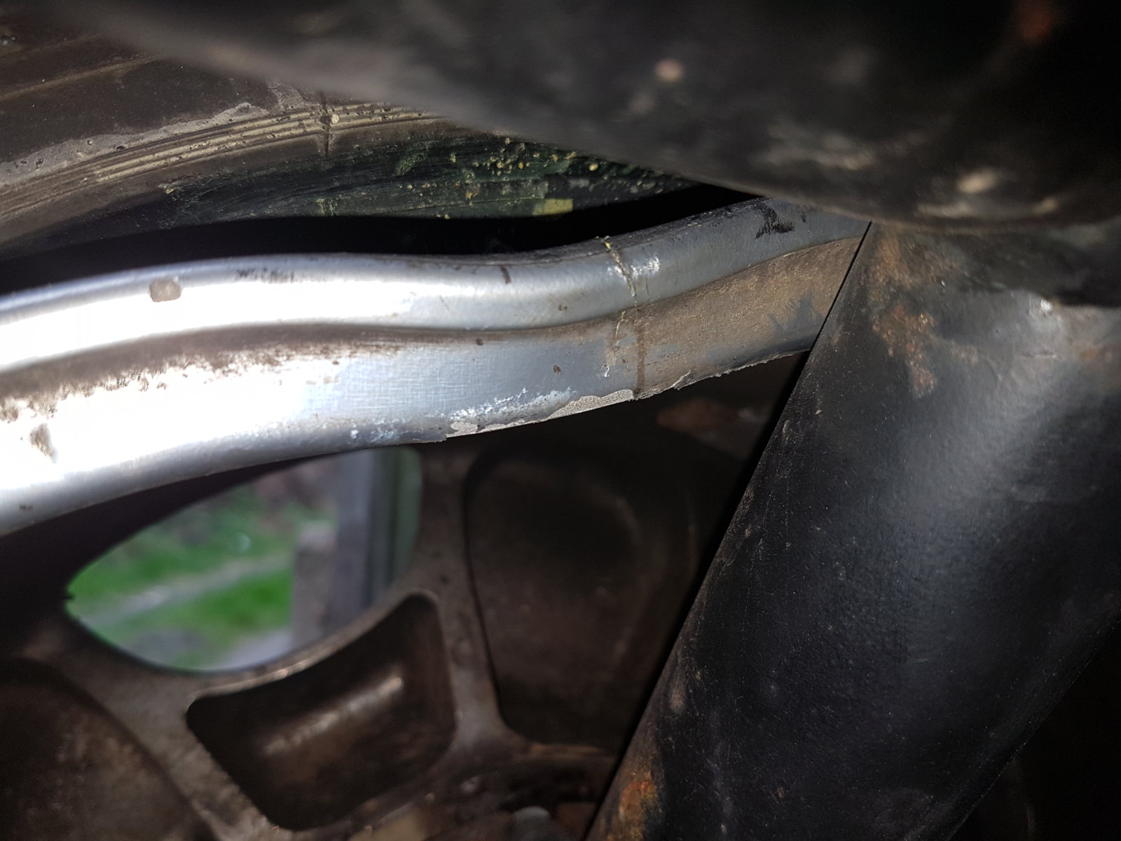 wheel crack.jpg
