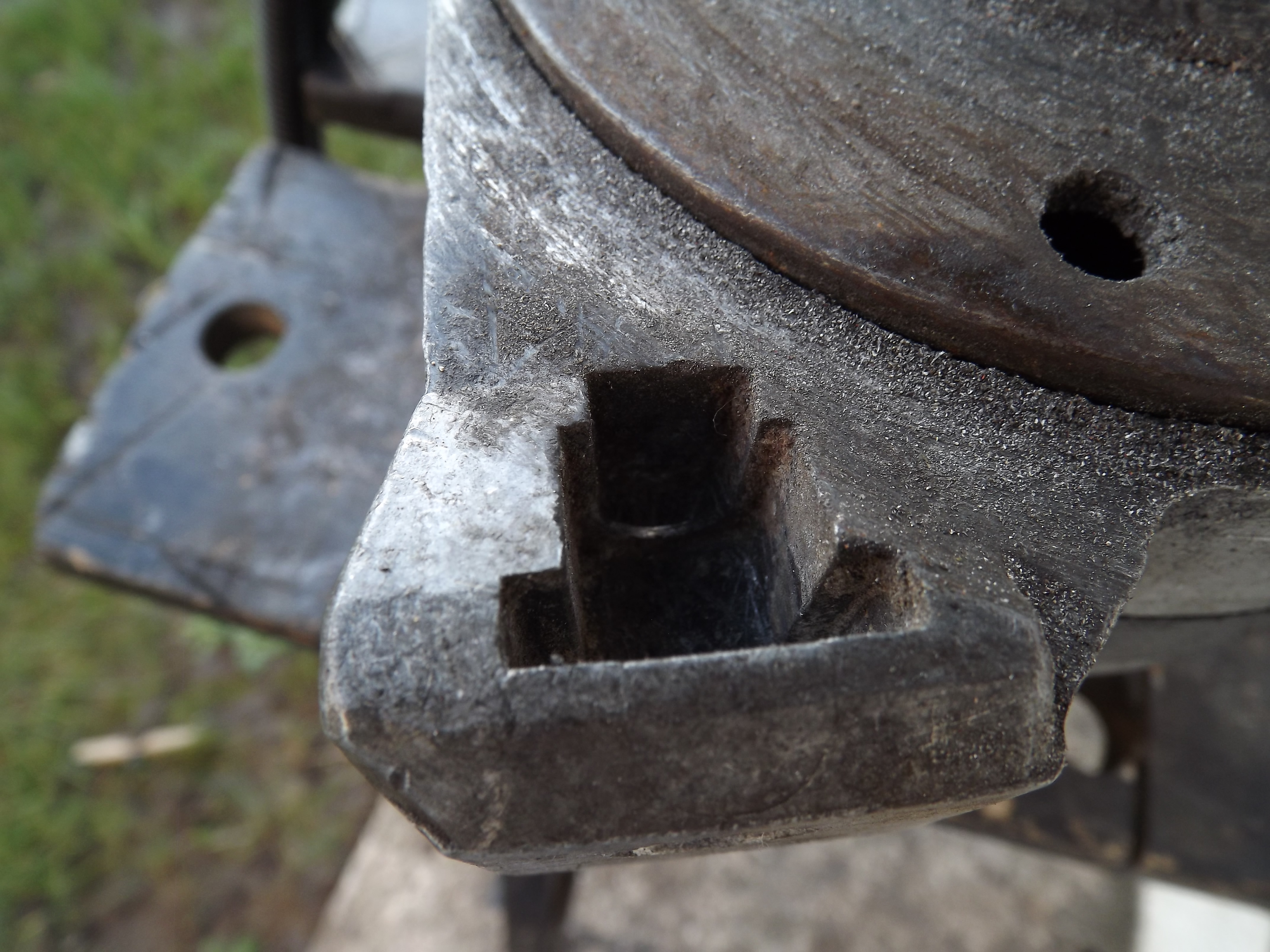 winch bolts 002.JPG